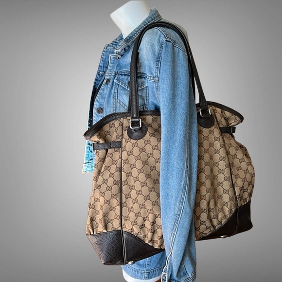 A299- 💯 % authentic Gucci shoulder bag - Picture 2 of 16